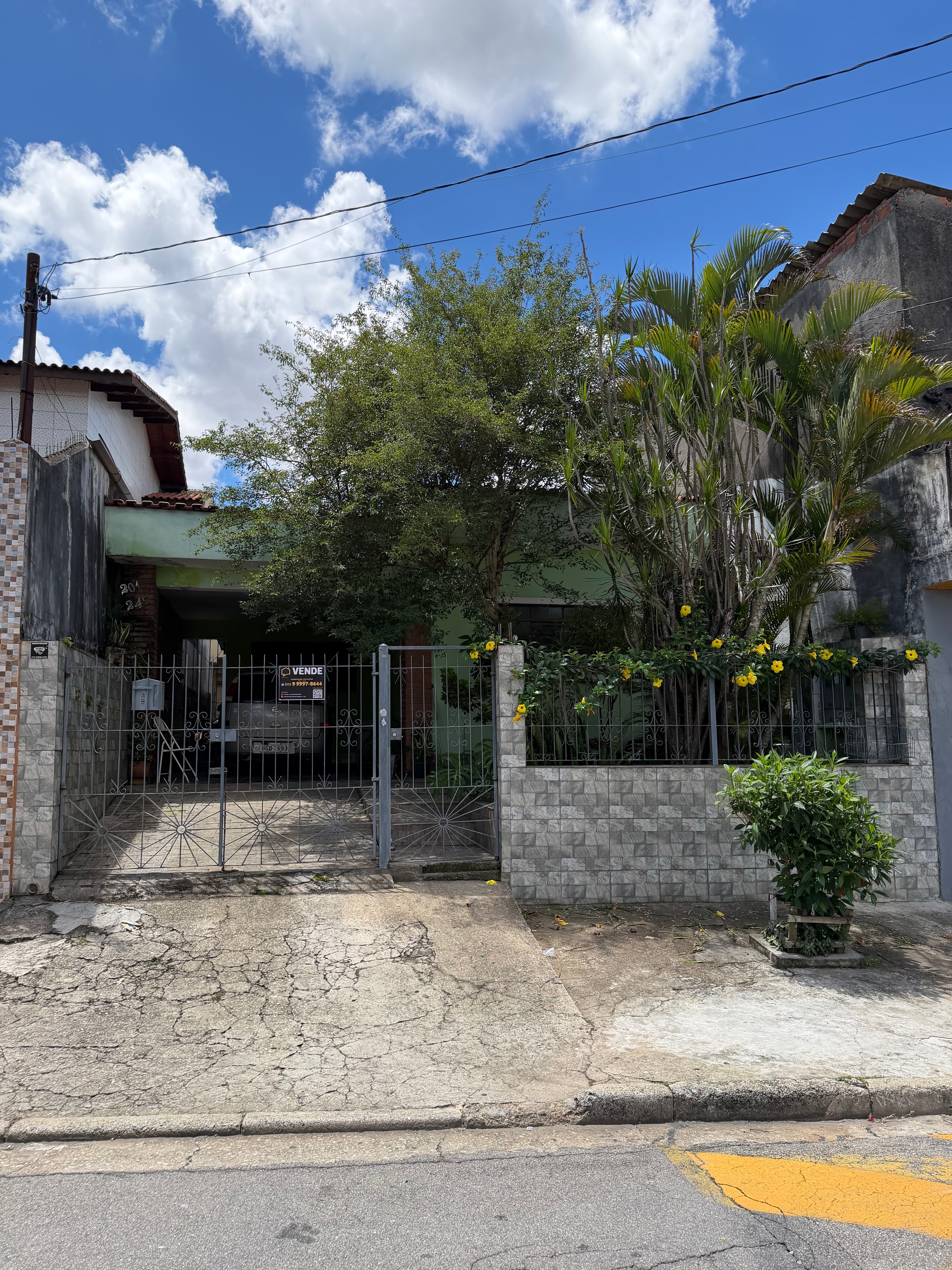 Casa Térrea + Sobrado no Fundo 