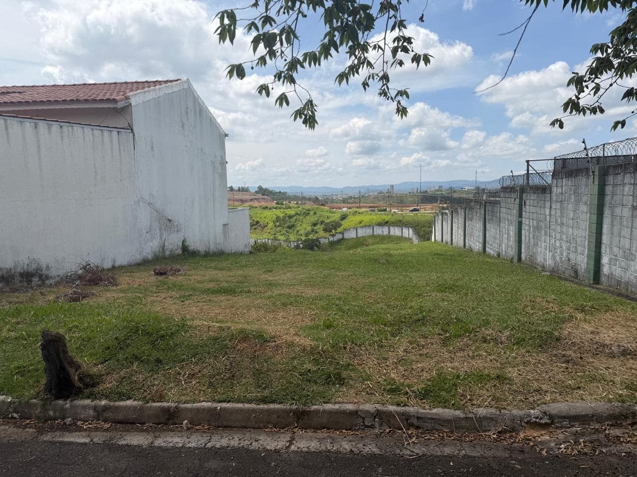 Terreno-Condomínio Villa Verde 